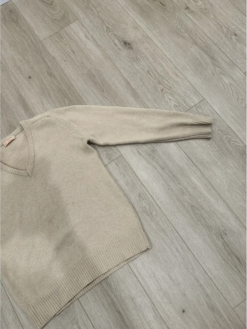Gleneagles Knitwear Co. VTG V-neck Sweater 100% Camel hair Scotland